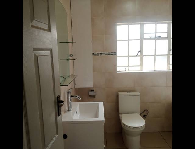 2 BEDROOM TOWNHOUSE FOR SALE IN LILIANTON